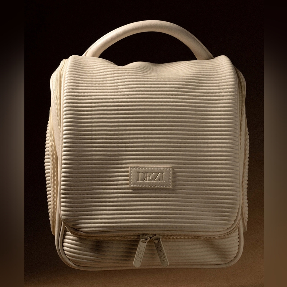 Dezi Skin Hanging Organizer Pack-it-All. OS. Color Cream.